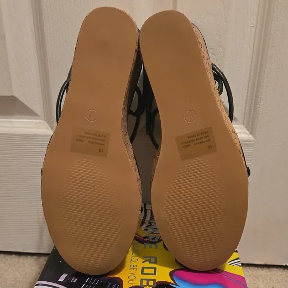 Cape Robbin Black Cork Platform Sandals - Picture 4 of 5